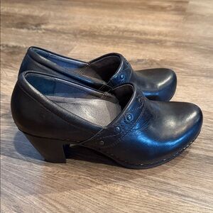 Dansko Black Leather Studded Block Heel Riki Clogs Women's Shoes Size 7.5/8, 38
